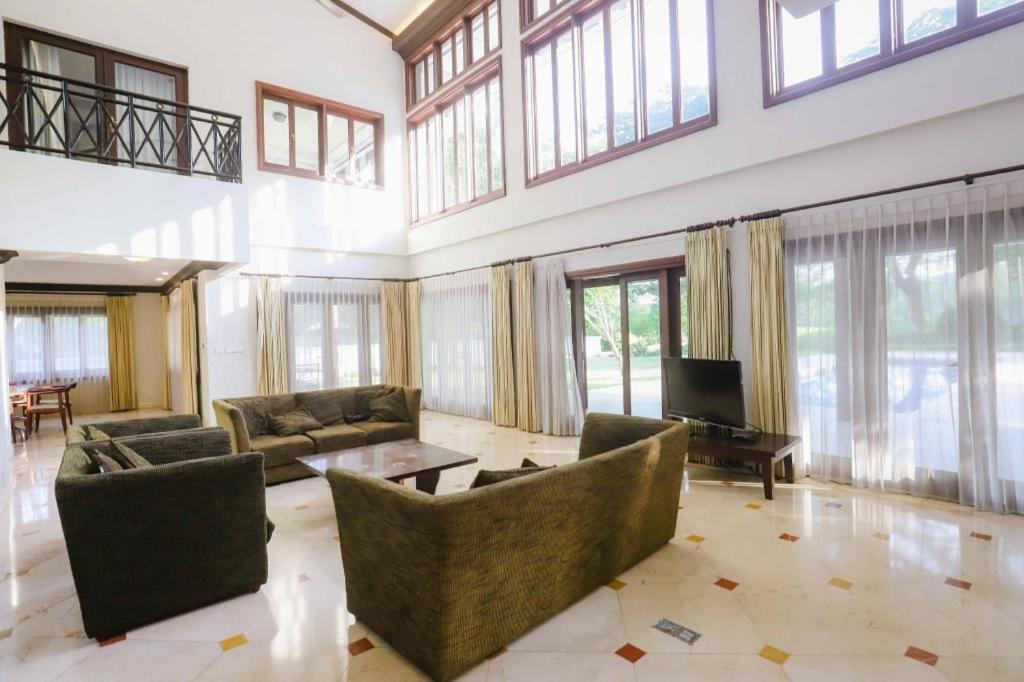 Taman Dayu Golf Club And Resort Prigen Kültér fotó